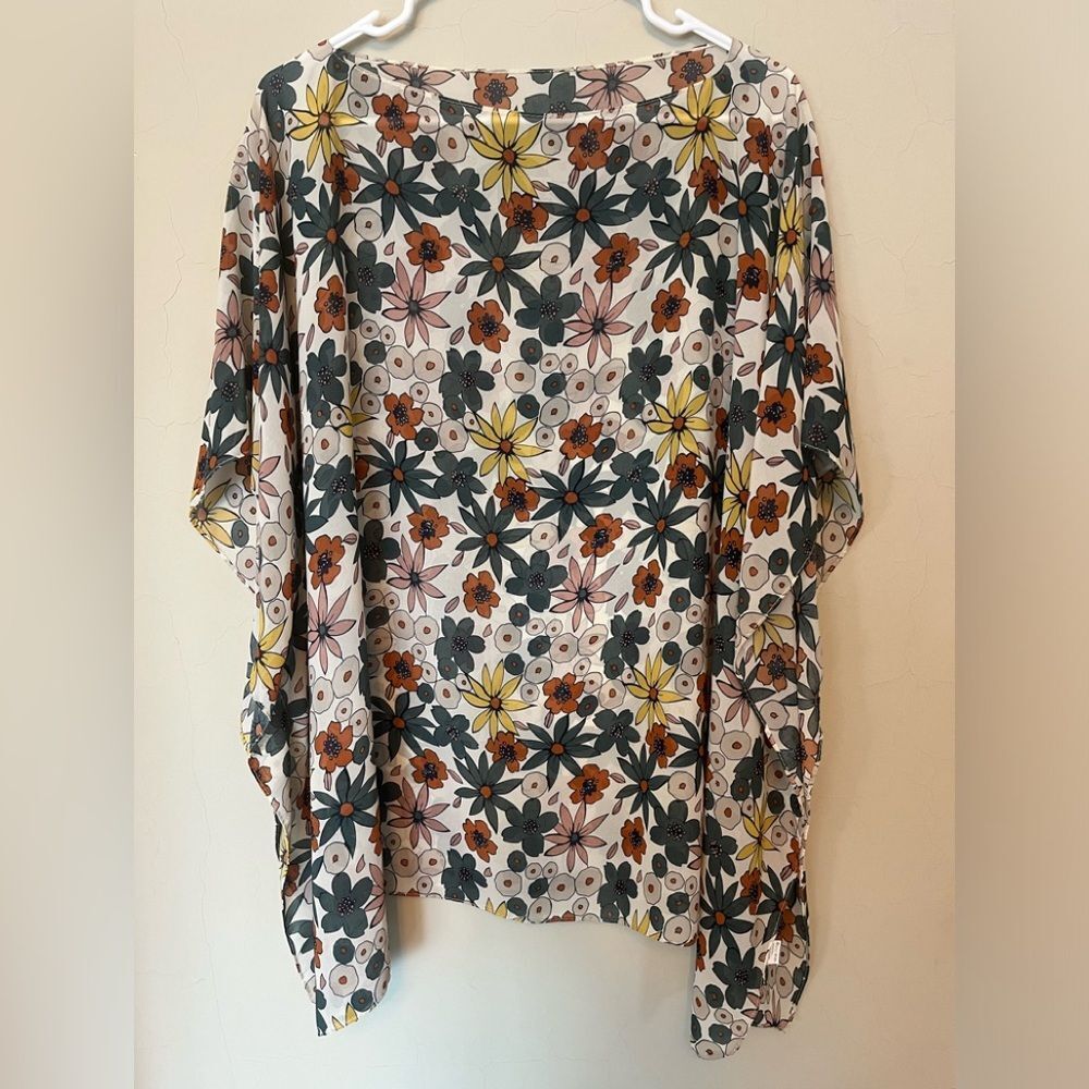 Flowery batwing Flowy blouse EU